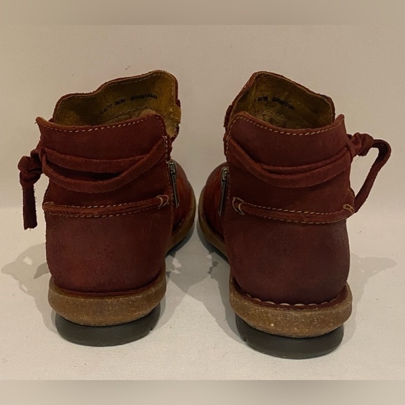 NEW BORN Women's Wynter Dark Red Distressed Side-Zip Ankle Boots Size 6.5M - Picture 6 of 11